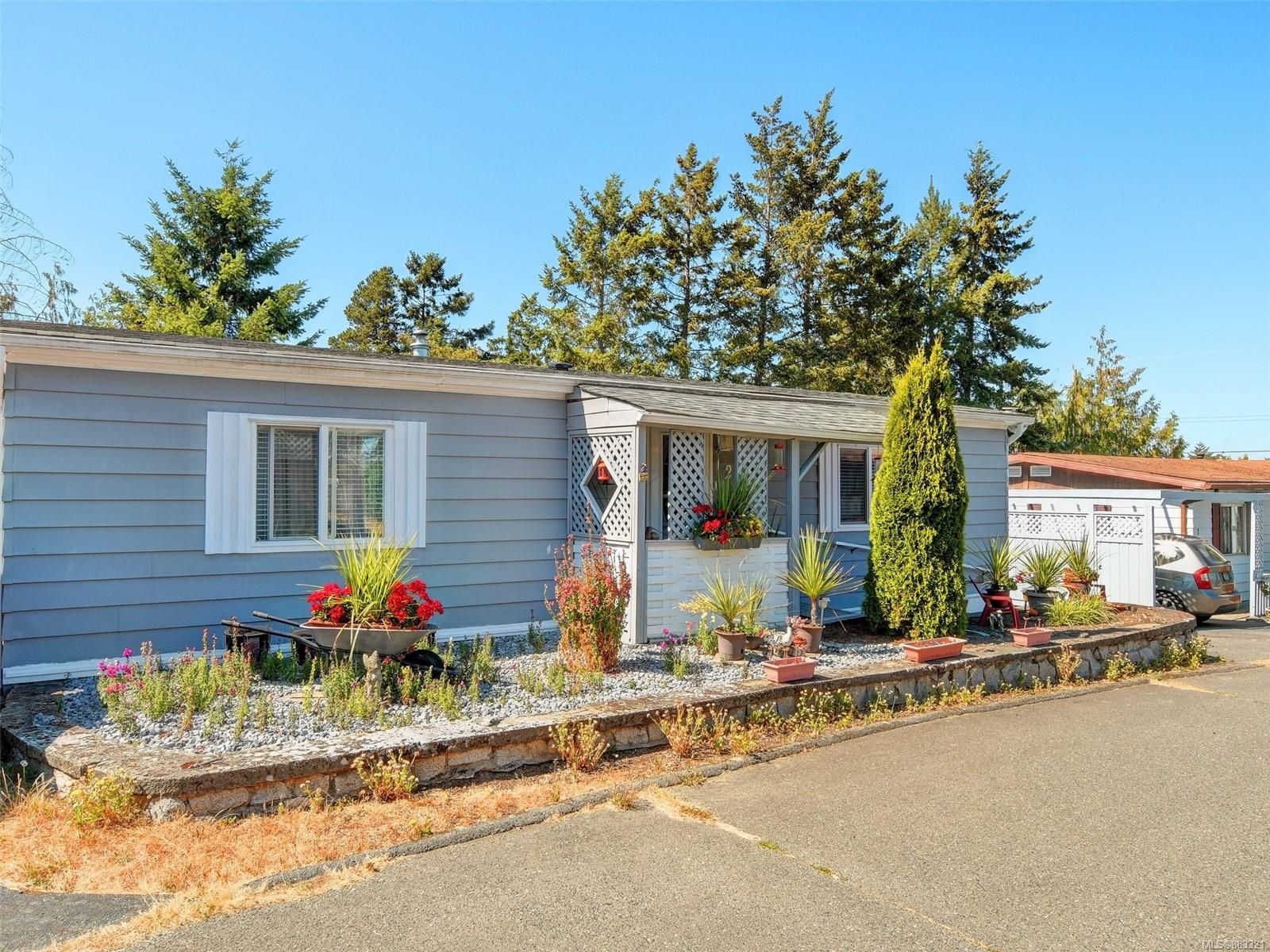 Main Photo: 2 60 Cooper Rd in View Royal: VR Glentana Manufactured Home for sale : MLS®# 883321