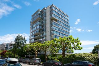 Photo 1: 1102 1480 DUCHESS Avenue in West Vancouver: Ambleside Condo for sale in "The Westerlies" : MLS®# R2704010