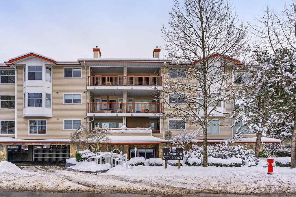 Main Photo: 107 5776 200 Street in Langley: Langley City Condo for sale in "The Glenwood" : MLS®# R2340855