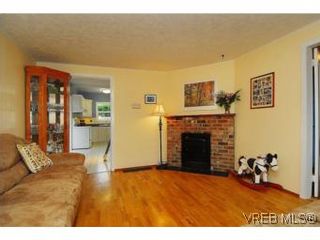 Photo 4: 3213 Doncaster Dr in VICTORIA: SE Cedar Hill House for sale (Saanich East)  : MLS®# 528933