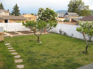 Photo 3: 316 SE Wade Avenue w in Penticton: Residential Detached for sale