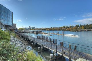 Photo 11: 302 330 Waterfront Cres in Victoria: Vi Rock Bay Condo for sale : MLS®# 896352