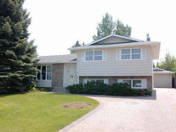 Main Photo: 49 Athabasca Cres. in Saskatoon: Single Family Dwelling for sale