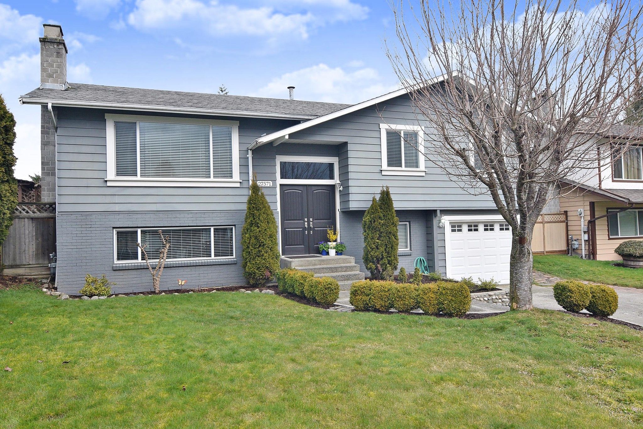 Main Photo: 27571 32A Avenue in Langley: Aldergrove Langley House for sale : MLS®# R2438545