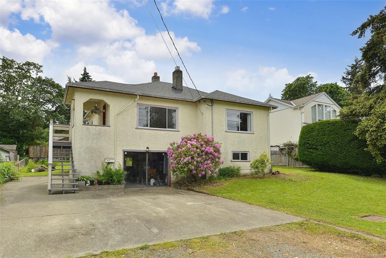 Main Photo: 1021 Tulip Ave in Saanich: SW Marigold House for sale (Saanich West)  : MLS®# 908116