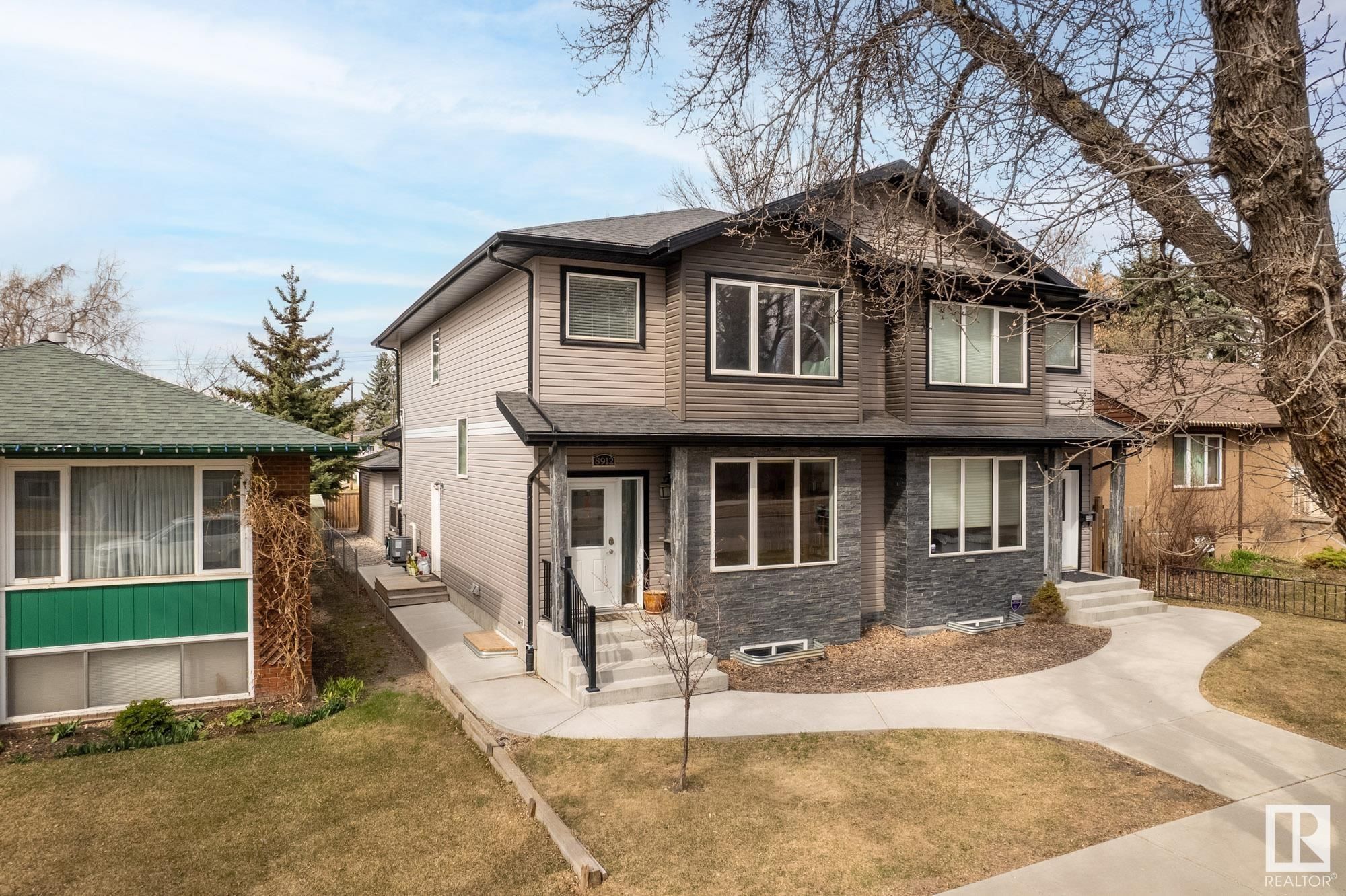 Main Photo: 8912 88 Avenue in Edmonton: Zone 18 House Half Duplex for sale : MLS®# E4384568