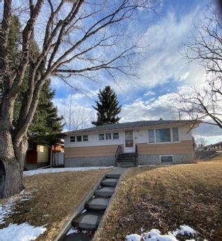 Photo 1: 135 Thorncrest Road NW in Calgary: Thorncliffe Detached for sale : MLS®# A1184533