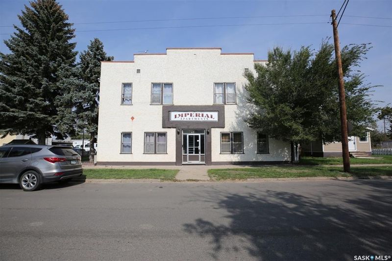 FEATURED LISTING: 352 Lillooet Street West Moose Jaw
