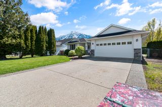 Photo 2: 7454 ARBUTUS Drive: Agassiz House for sale : MLS®# R2871380