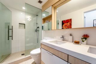 Photo 13: 308 111 E 3RD Street in North Vancouver: Lower Lonsdale Condo for sale in "The Versatile Building" : MLS®# R2263071