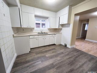 Photo 2: 406 26th Street West in Saskatoon: Caswell Hill Residential for sale : MLS®# SK890763