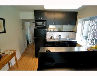 Photo 6: 2 1075 W 13TH Avenue in Vancouver: Fairview VW Condo for sale in "MARIE COURT" (Vancouver West)  : MLS®# V800482