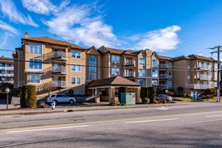 Photo 2: 107 2410 EMERSON Street in Abbotsford: Abbotsford West Condo for sale in "LAKEWAY GARDENS" : MLS®# R2745185