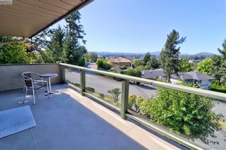 Photo 2: 1 4341 Crownwood Lane in VICTORIA: SE Broadmead Row/Townhouse for sale (Saanich East)  : MLS®# 833554