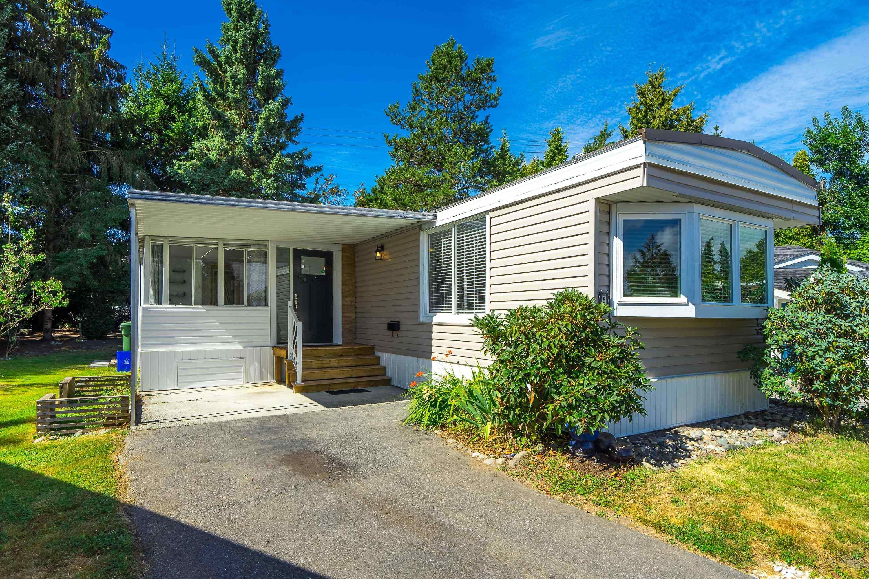 Main Photo: 8 1840 160 Street in Surrey: King George Corridor Manufactured Home for sale in "Breakaway Bays" (South Surrey White Rock)  : MLS®# R2754149