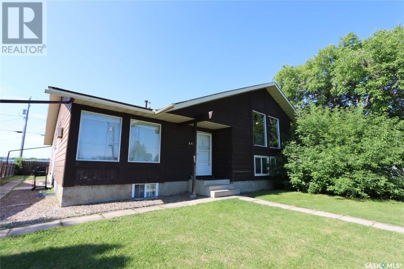 FEATURED LISTING: 837 7th STREET E Prince Albert