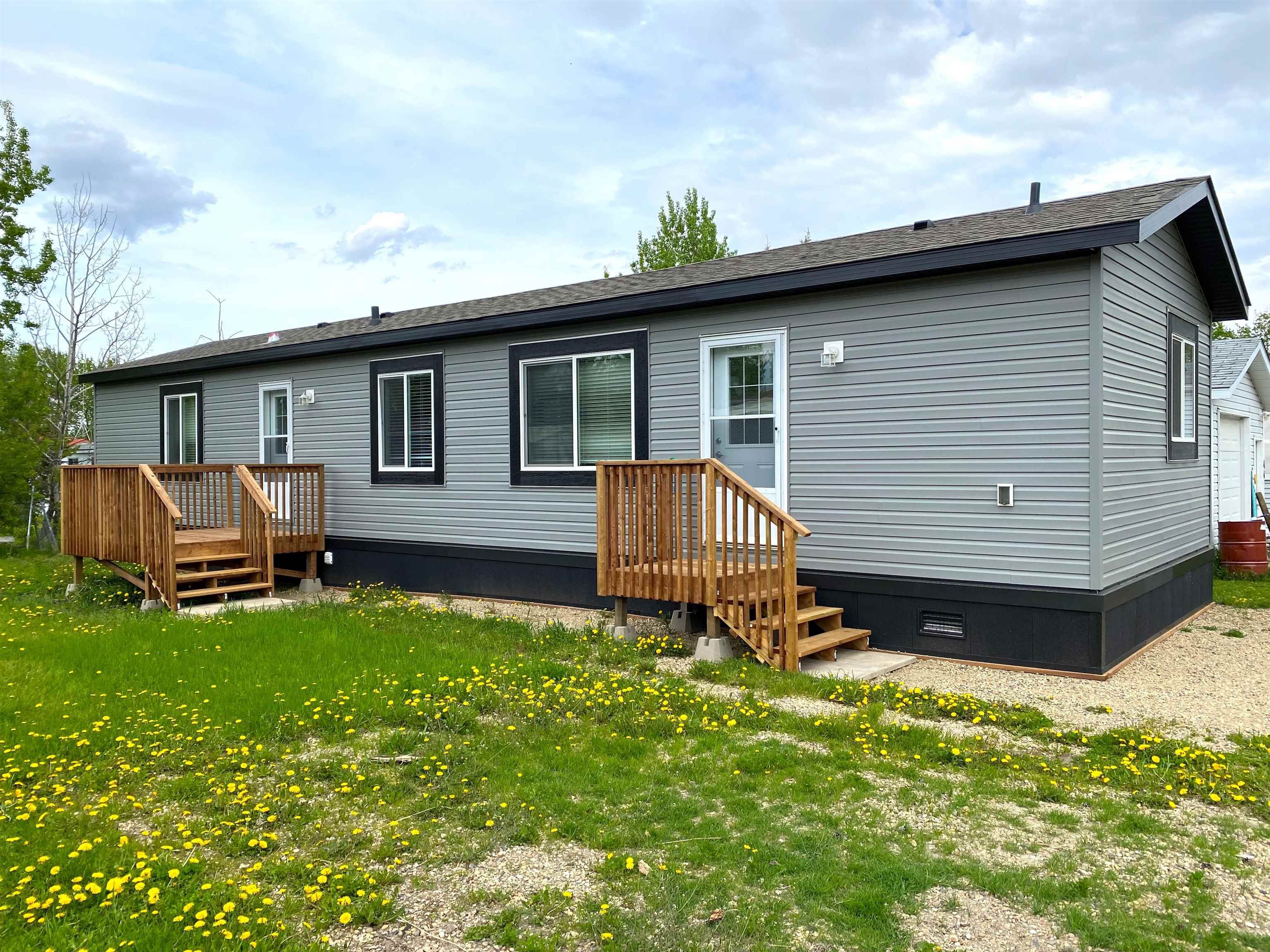 Main Photo: 42 Village Green Mobile Home Park: Warburg Mobile for sale : MLS®# E4345047