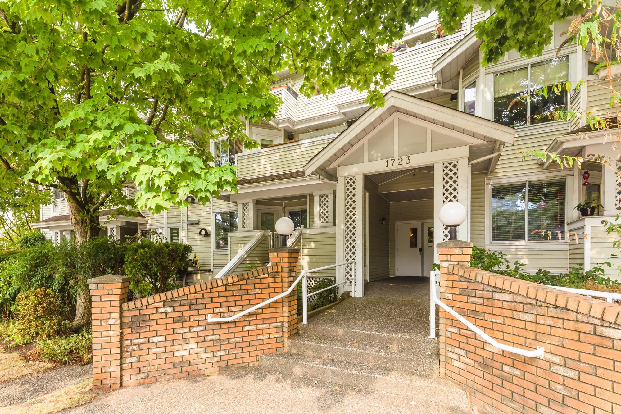 Main Photo: 203 1723 FRANCES Street in Vancouver: Hastings Condo for sale in "SHALIMAR GARDENS" (Vancouver East)  : MLS®# R2723343