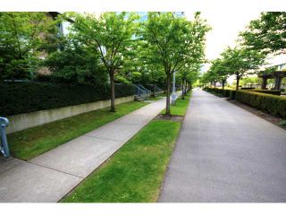Photo 9: TH1 1889 ROSSER Avenue in Burnaby: Brentwood Park Townhouse for sale in "THE BUCHANAN" (Burnaby North)  : MLS®# V829881
