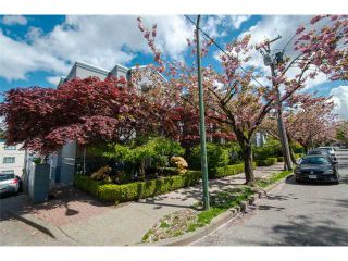 Photo 17: 11 877 W 7TH Avenue in Vancouver: Fairview VW Townhouse for sale in "EMERALD COURT" (Vancouver West)  : MLS®# V1061209