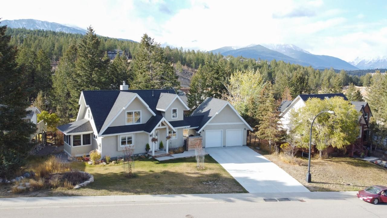 Main Photo: 218 WESTRIDGE DRIVE in Invermere: House for sale : MLS®# 2468054