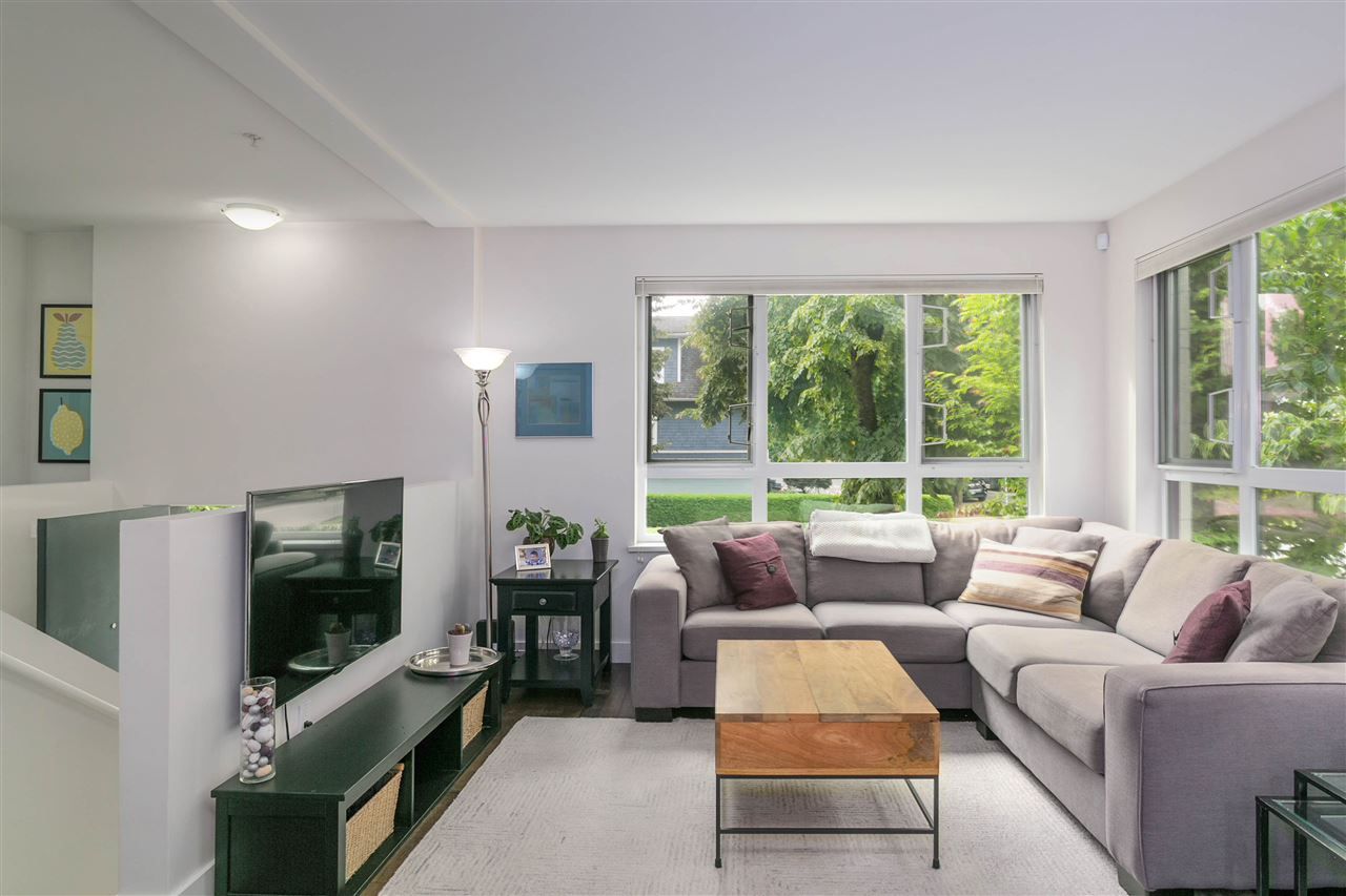 Photo 1: Photos: 401 E 16TH Avenue in Vancouver: Mount Pleasant VE Condo for sale in "Sixteen East" (Vancouver East)  : MLS®# R2494870