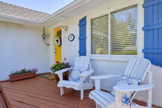 Photo 2: 572 N Berwick Rd in Qualicum Beach: PQ Qualicum Beach House for sale (Parksville/Qualicum)  : MLS®# 910866