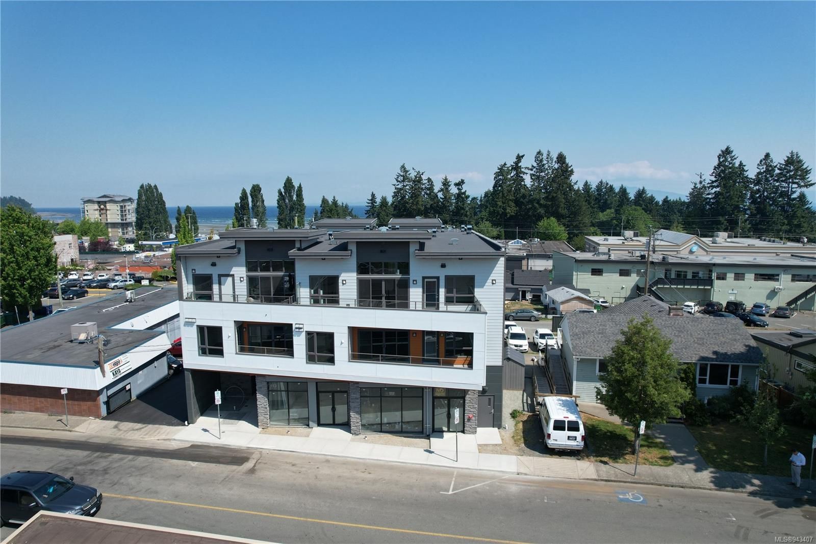 Main Photo: 204 113 E Hirst Ave in Parksville: PQ Parksville Condo for sale (Parksville/Qualicum)  : MLS®# 943407