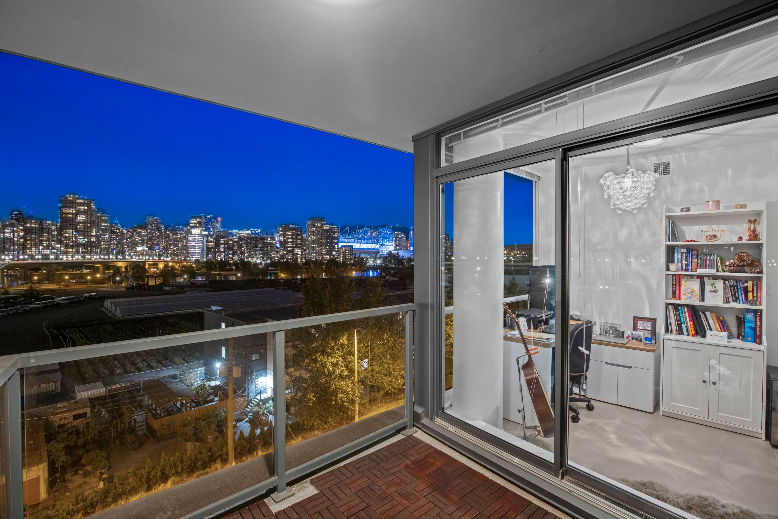 Main Photo: 703 288 W 1ST Avenue in Vancouver: False Creek Condo for sale in "James" (Vancouver West)  : MLS®# R2725605
