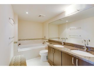 Photo 9: 1906 6068 NO 3 RD Road in Richmond: Brighouse Condo for sale in "PALOMA" : MLS®# V1074493