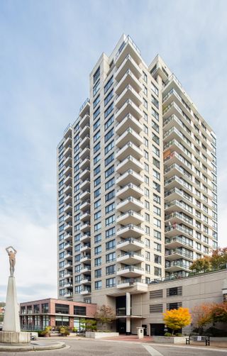 Photo 1: 1801 1 RENAISSANCE Square in New Westminster: Quay Condo for sale in "The Q built by Aragon" : MLS®# R2669664