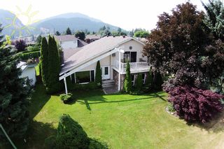 Photo 1: 526 Lakeshore Drive in Chase: Shuswap Beach Estates House for sale : MLS®# 10086435