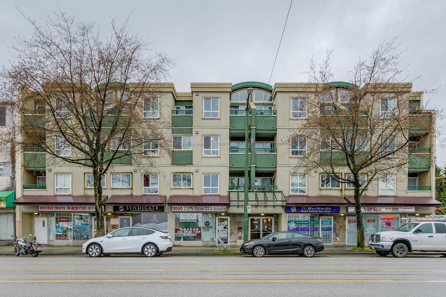 Main Photo: 208 868 KINGSWAY in Vancouver: Fraser VE Condo for sale in "Kings Villa" (Vancouver East)  : MLS®# R2680655