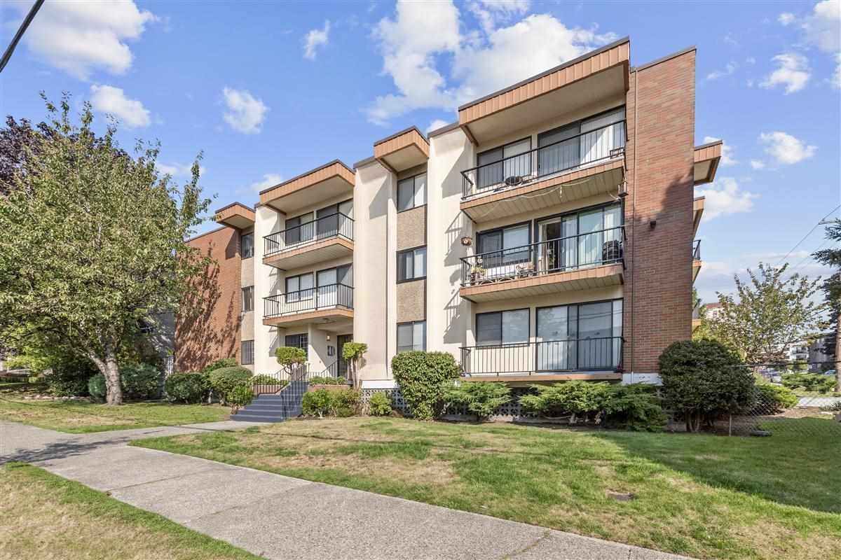 Main Photo: 209 505 NINTH Street in New Westminster: Uptown NW Condo for sale in "Fraserview" : MLS®# R2505335