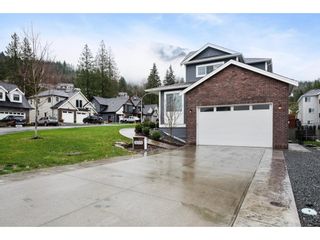 Photo 3: 50318 KENSINGTON Drive in Chilliwack: Eastern Hillsides House for sale in "Elk Creek Estates" : MLS®# R2636987
