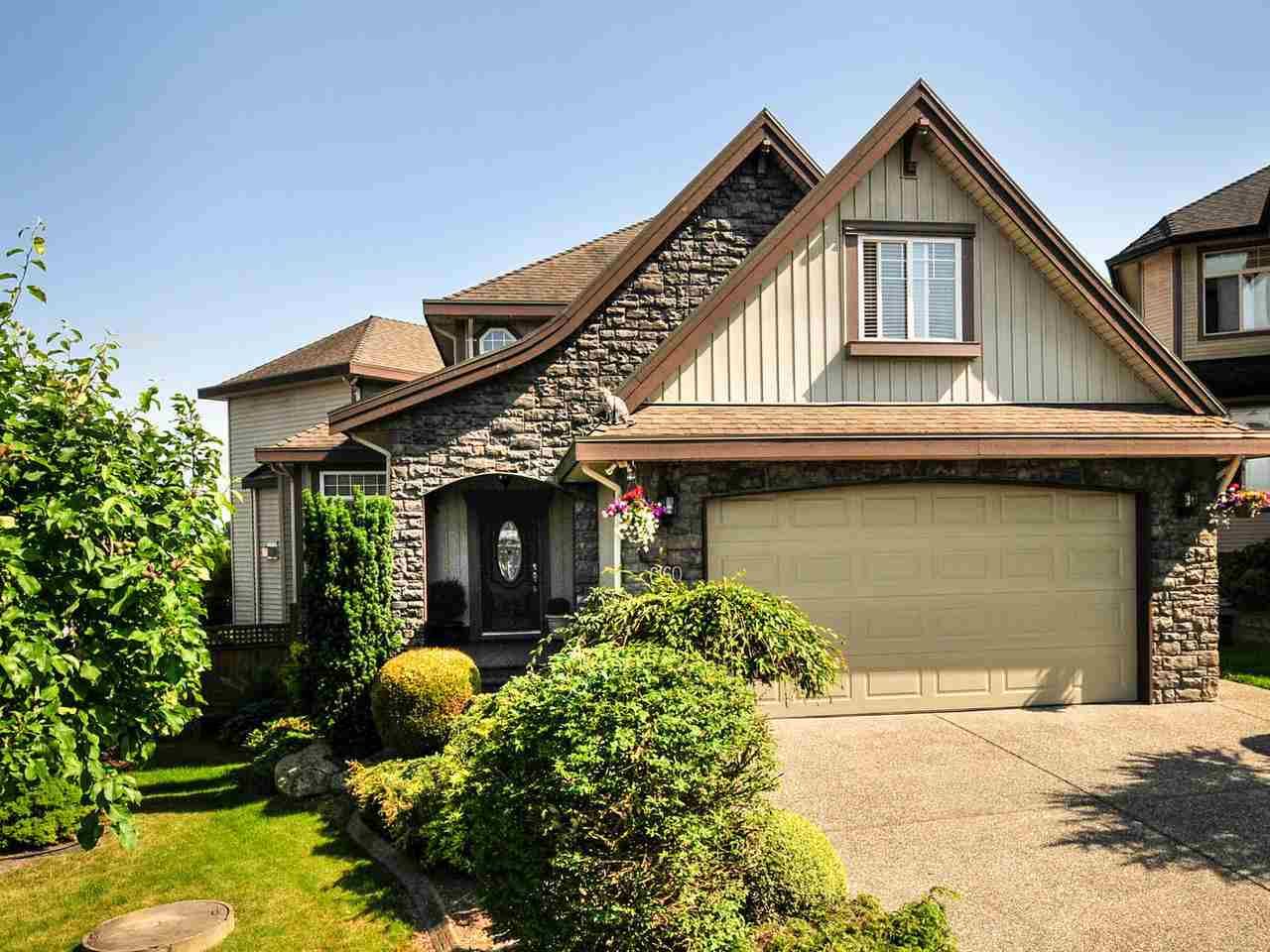 West Cloverdale Beauty! Fabulous 7bdrm/5bath custom design home w/4880sqft of spacious living. Situated on a private, fully fenced 7,309sqft lot with an endless view of the mountains. Quiet cul-de-sac location.  Bonus Air Conditioning and oversized garage