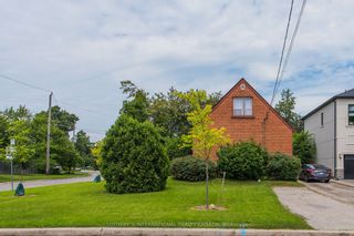 Photo 3: 1 Lynnhaven Road in Toronto: Englemount-Lawrence House (1 1/2 Storey) for sale (Toronto C04)  : MLS®# C7043298