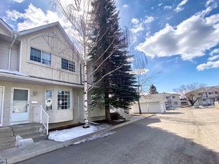 Photo 1: 138 Bedford Manor NE in Calgary: Beddington Heights Row/Townhouse for sale : MLS®# A2037947