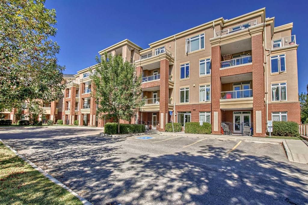 Main Photo: 212 2 Hemlock Crescent SW in Calgary: Spruce Cliff Apartment for sale : MLS®# A2080413