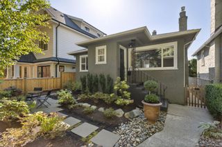 Photo 2: 2552 WILLIAM Street in Vancouver: Renfrew VE House for sale in "East Village - Renfrew" (Vancouver East)  : MLS®# R2816749