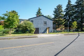 Photo 3: 1905 Lee Ave in Victoria: Vi Jubilee Single Family Residence for sale : MLS®# 968022