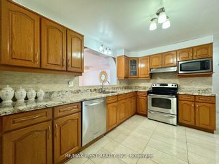 Photo 8: 26 Elmvale Crescent in Toronto: West Humber-Clairville House (2-Storey) for sale (Toronto W10)  : MLS®# W8247036