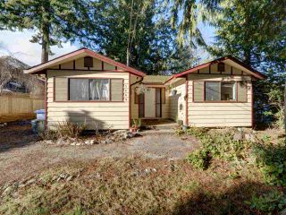 Photo 2: 5669 SURF Circle in Sechelt: Sechelt District House for sale in "SECHELT DOWNTOWN" (Sunshine Coast)  : MLS®# R2530445