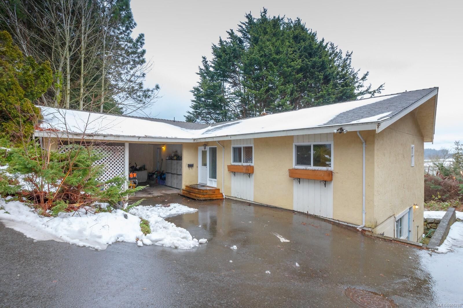 Main Photo: 2429 Barbara Pl in Central Saanich: CS Tanner House for sale : MLS®# 865788