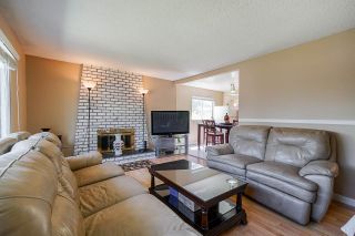 Photo 3: 7102 LEVY Place in Surrey: West Newton House for sale : MLS®# R2408796