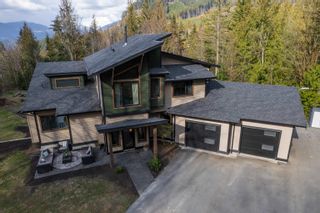 Photo 2: 37740 TAGGART Road in Abbotsford: Sumas Mountain House for sale : MLS®# R2815177