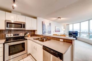 Photo 11: 2202 588 BROUGHTON Street in Vancouver: Coal Harbour Condo for sale in "Harbourside Park" (Vancouver West)  : MLS®# R2335540