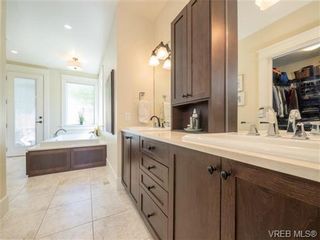 Photo 10: 898 Lakeside Pl in VICTORIA: La Florence Lake House for sale (Langford)  : MLS®# 727364
