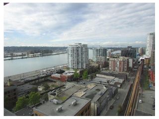 Photo 1: 1506 39 SIXTH Street in New Westminster: Downtown NW Condo for sale in "QUANTUM" : MLS®# V1141675