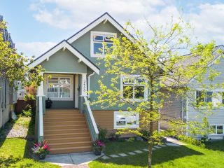Photo 1: 2458 TRIUMPH Street in Vancouver: Hastings Sunrise House for sale in "HASTINGS -SUNRISE" (Vancouver East)  : MLS®# R2780287